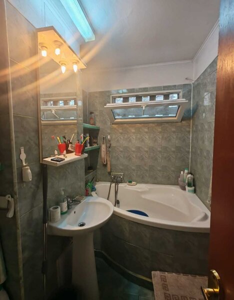 Berceni, Piata Covasna.